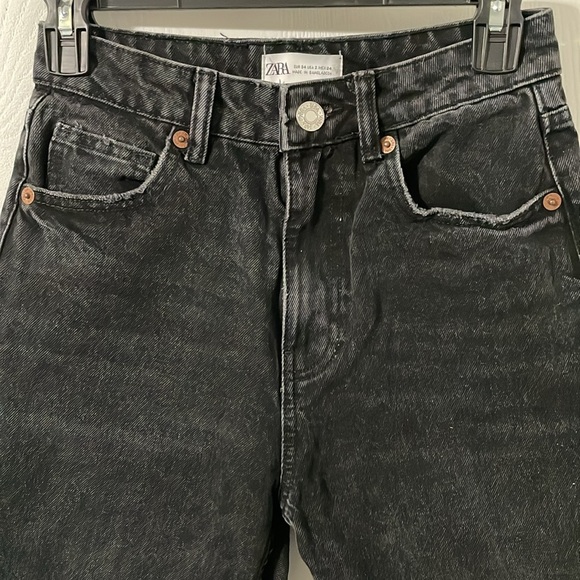 Zara NWOT Black Distressed Cropped Jeans High Rise Size 2 - Picture 3 of 6